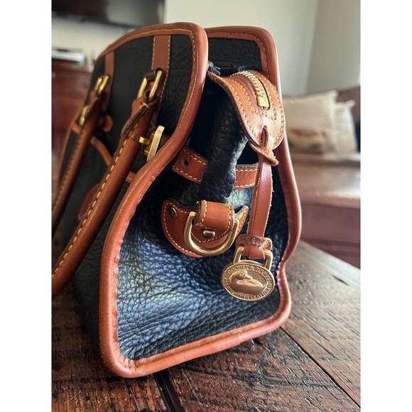 Vintage Dooney & Bourke Tan & Black Pebble Leather Bag/purse - Picture 8 of 17